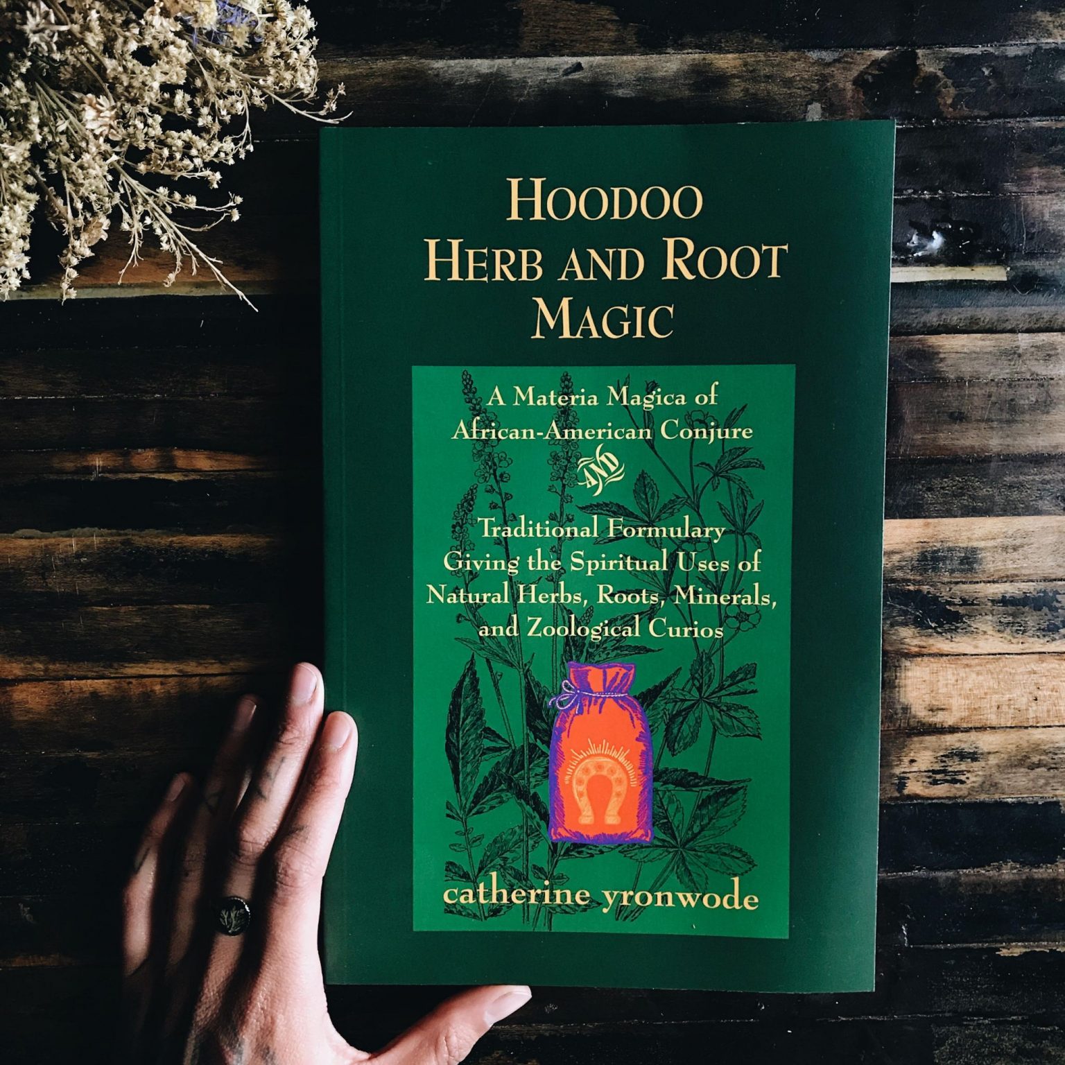 Hoodoo Herb and Root Magic A Materia Magica of AfricanAmerican Conjure. By Catherine Yronwode
