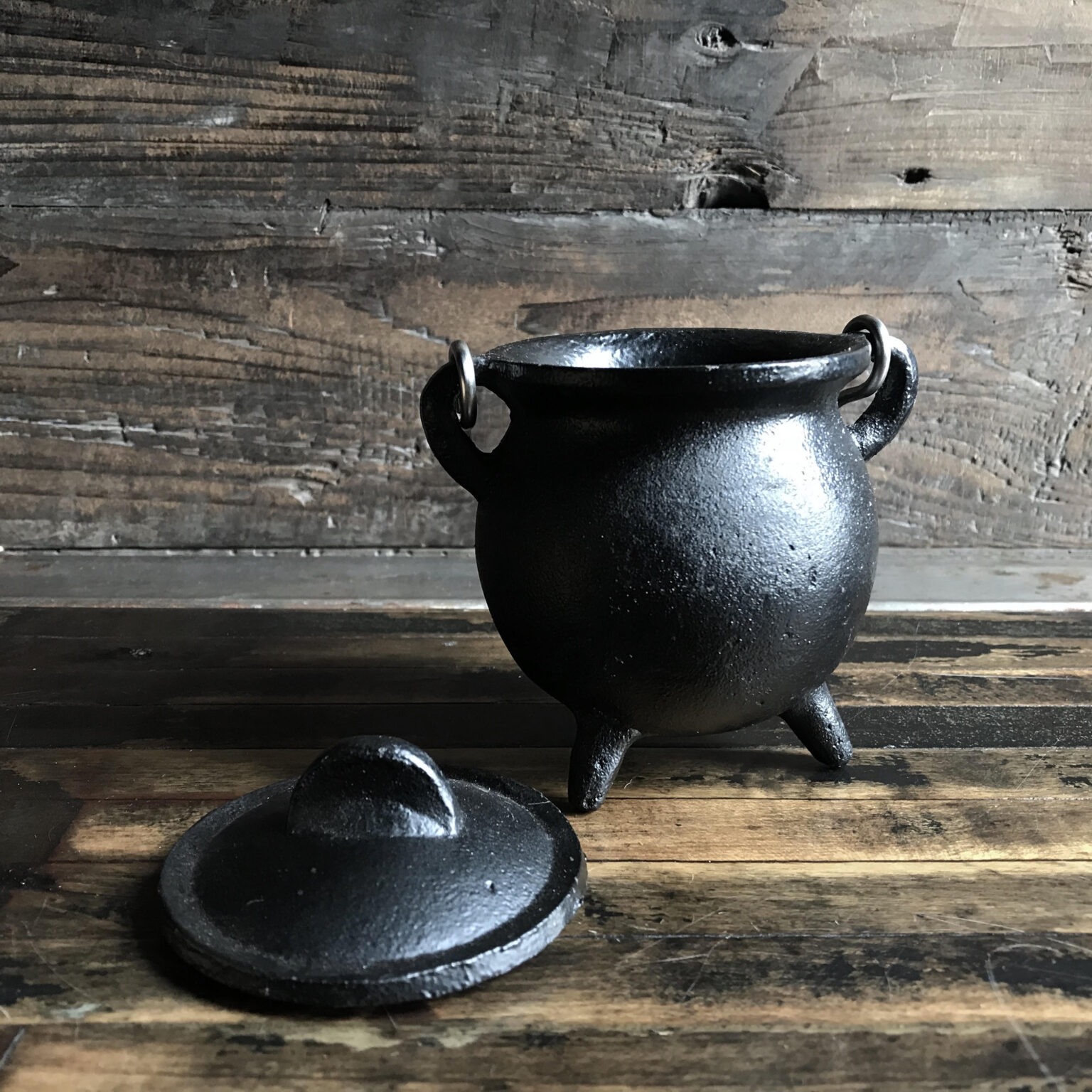 Cast Iron Cauldron With Lid. RitualCravt Metaphysical & Witchy Wares